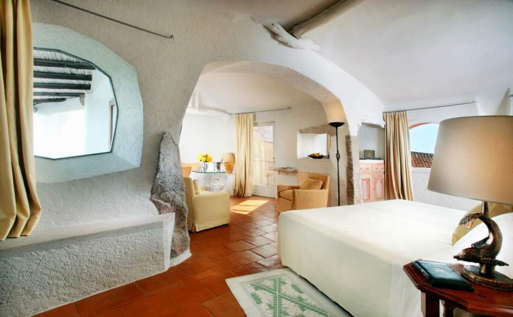 Hotel Cala di Volpe, Italy_调整大小 37)Hotel Cala di Volpe, Costa Smeralda—Suite Bedroom and Living Room .jpg