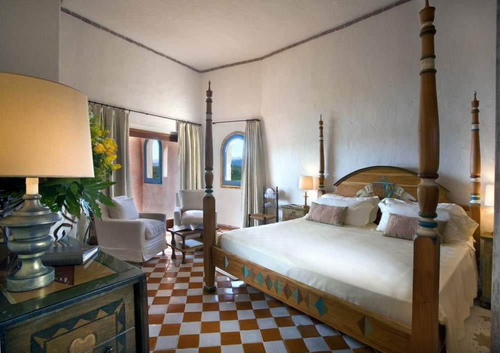Hotel Cala di Volpe, Italy_调整大小 43)Hotel Cala di Volpe, Costa Smeralda—Presidential Suite bedroom 拍攝.jpg
