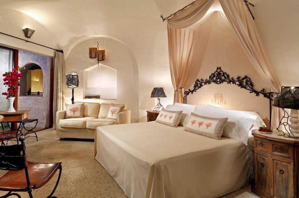 Hotel Cala di Volpe, Italy_调整大小 48)Hotel Cala di Volpe, Costa Smeralda—Guest Room 拍攝者 Luxury Collec.jpg