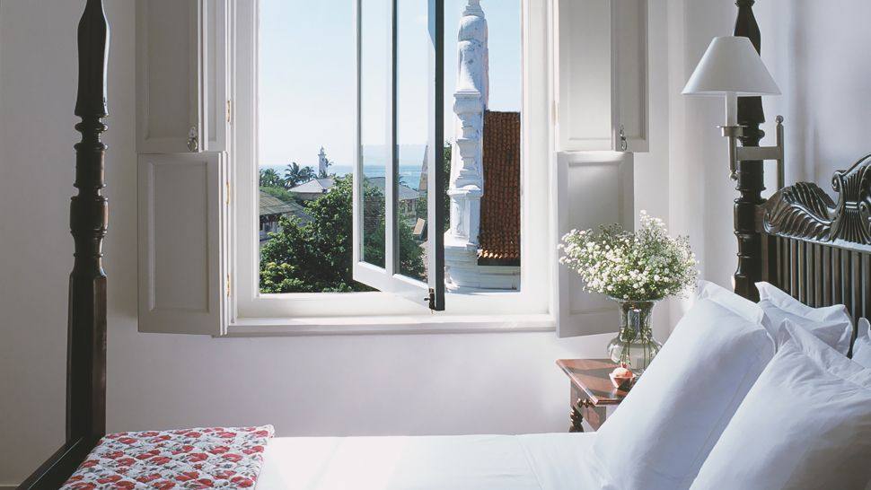 002689-07-bedroom-with-view.jpg