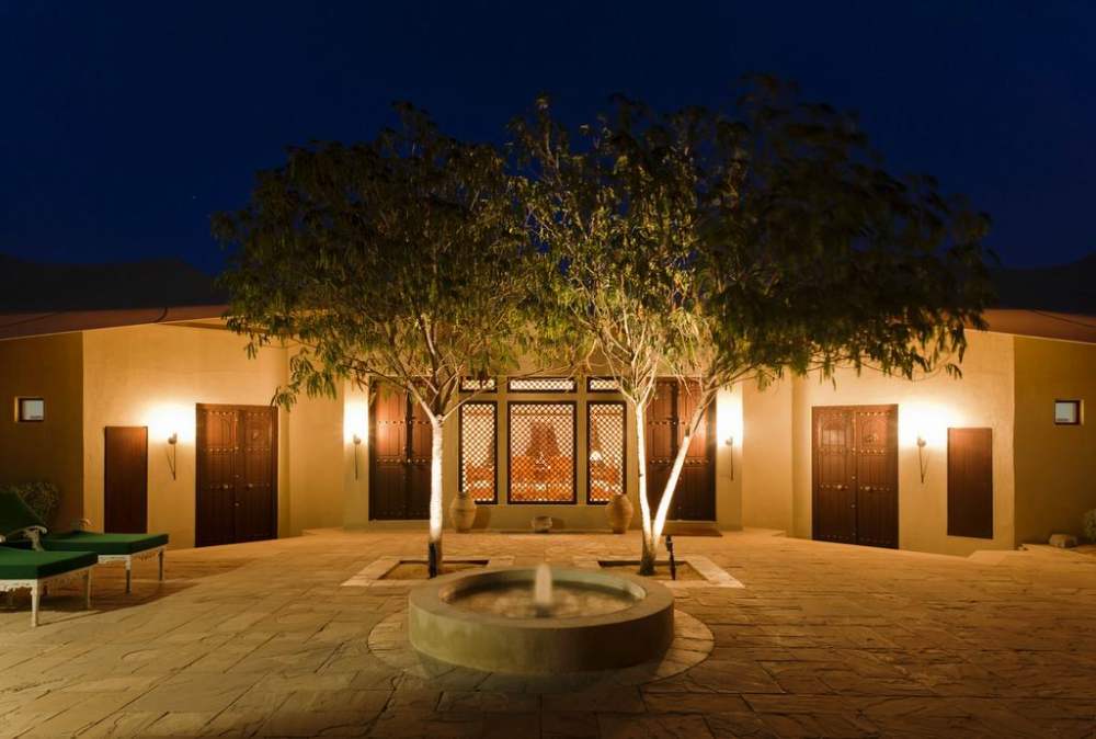 Al Maha Desert Resort and Spa, Dubai_调整大小 8)Al Maha Desert Resort and Spa—Emirates Suite - Courtyard 拍攝者 Luxu.jpg