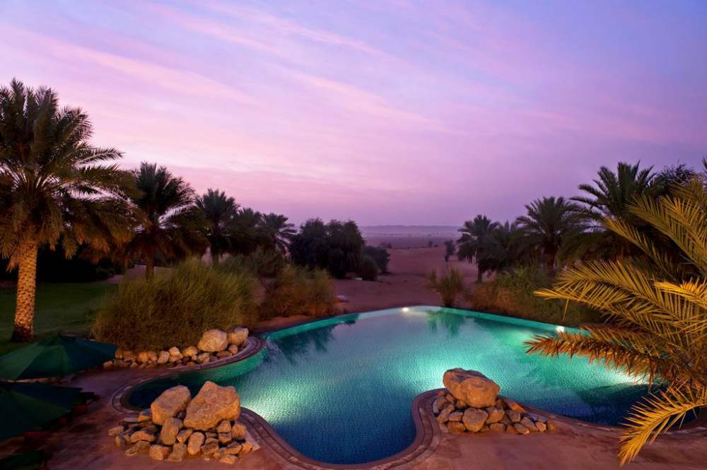 Al Maha Desert Resort and Spa, Dubai_调整大小 10)Al Maha Desert Resort and Spa—Main Swimming Pool 拍攝者 Luxury Coll.jpg