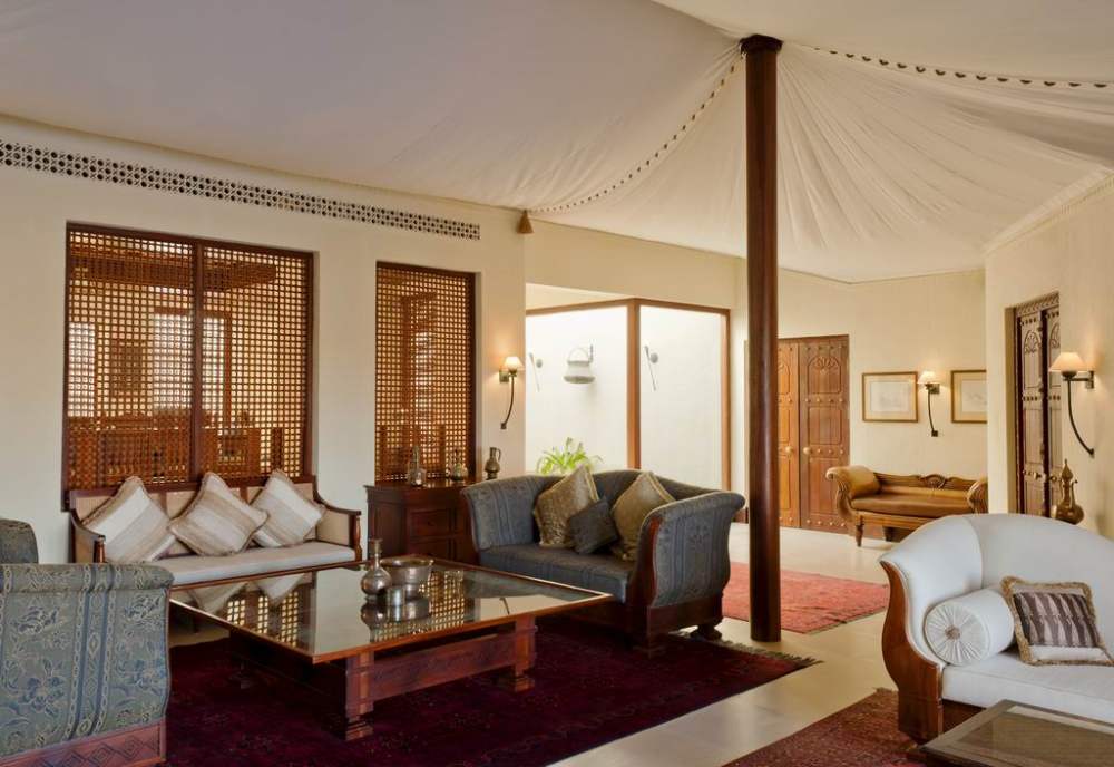 Al Maha Desert Resort and Spa, Dubai_调整大小 24)Al Maha Desert Resort and Spa—Presidential Suite 拍攝者 Luxury Coll.jpg