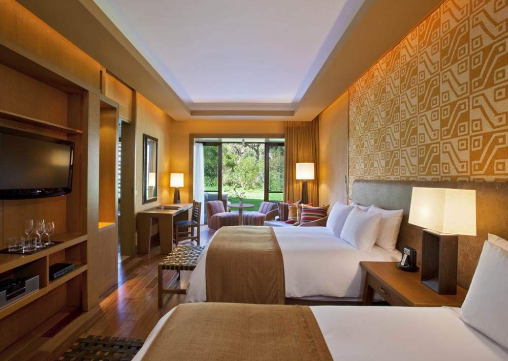 Tambo del Inka Hotel, Urubamba, Peru_调整大小 18)Tambo del Inka Hotel—Superior Room - double beds 拍攝者 Luxury Coll.jpg