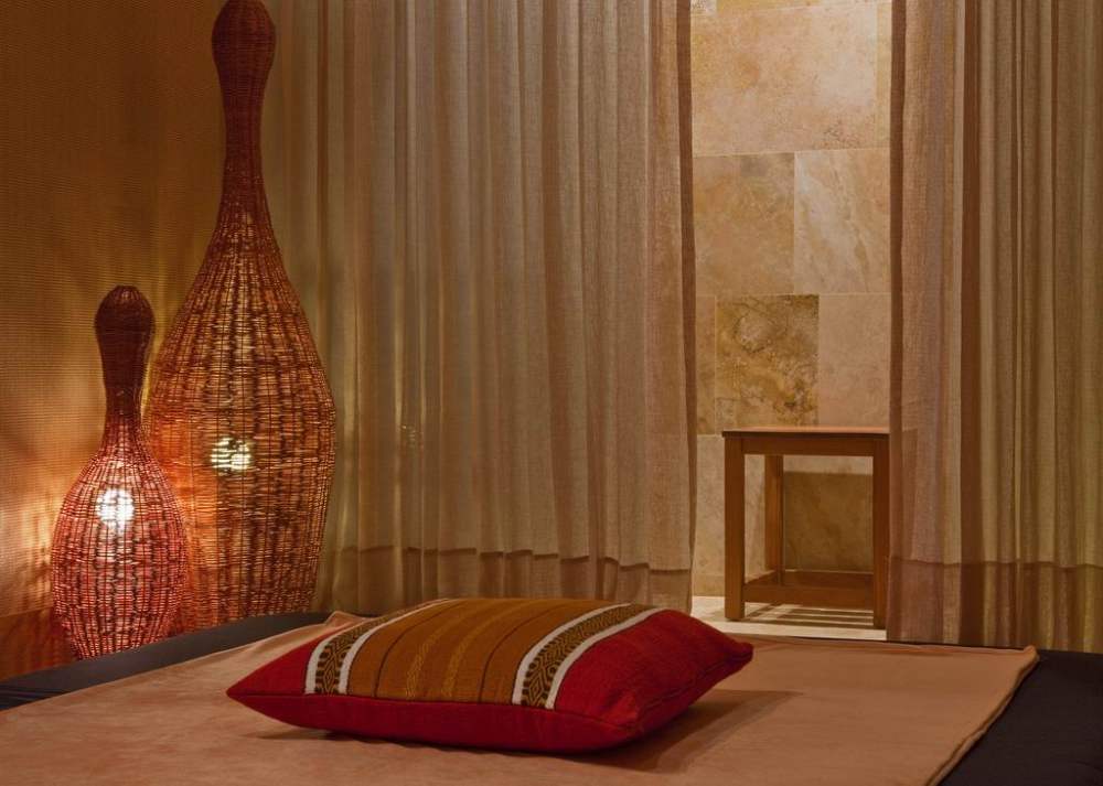 Tambo del Inka Hotel, Urubamba, Peru_调整大小 31)Tambo del Inka Hotel—Spa - Massage Room 拍攝者 Luxury Collection Ho.jpg