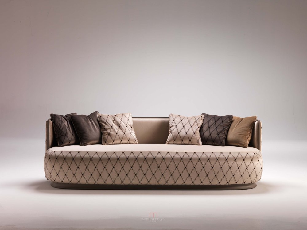 Kir Royal sofa_1_design C.de la Fontaine.jpg