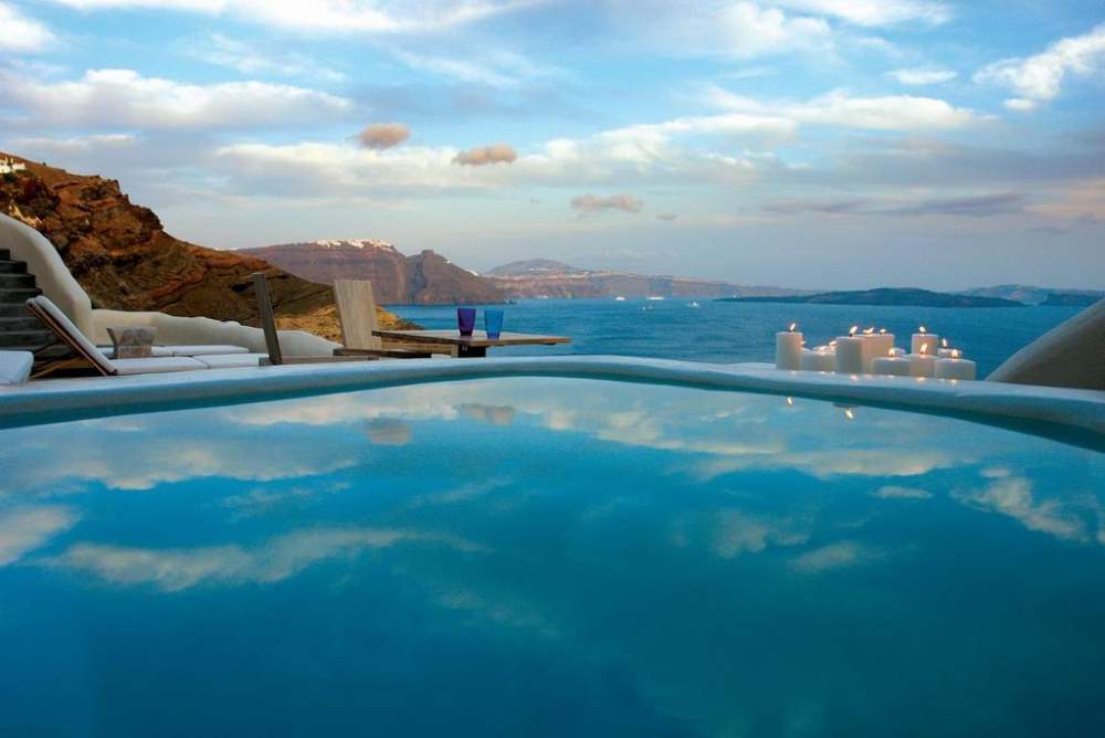 Mystique, Santorini, Santorini, Greece_调整大小 4)Mystique, Santorini—Villas have private outdoors jacuzzi 拍攝者 Luxu.jpg