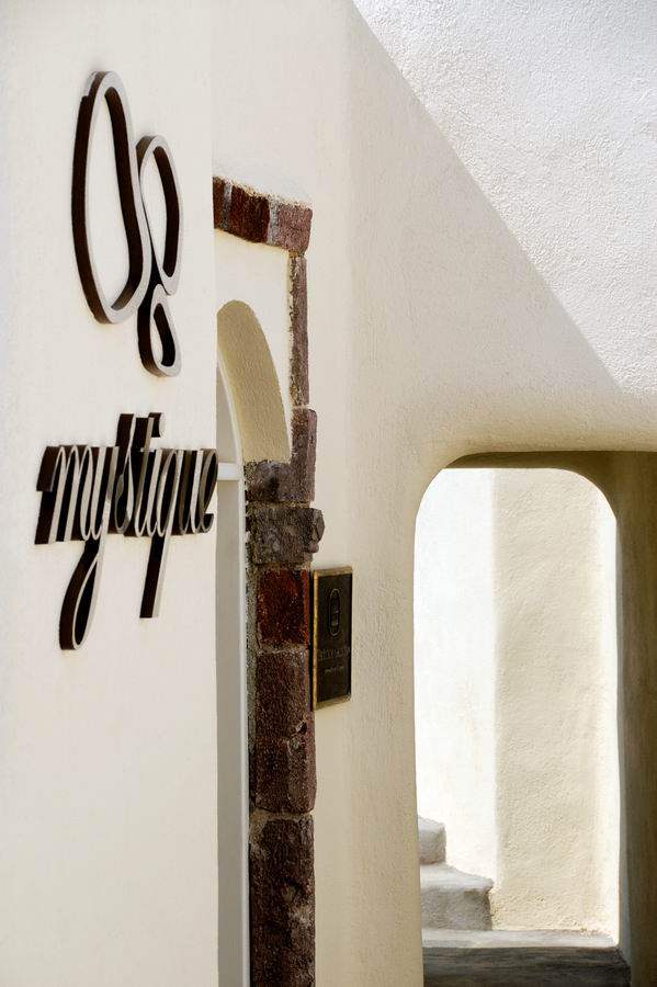 Mystique, Santorini, Santorini, Greece_调整大小 13)Mystique, Santorini—Lobby 拍攝者 Luxury Collection Hotels and Resor.jpg