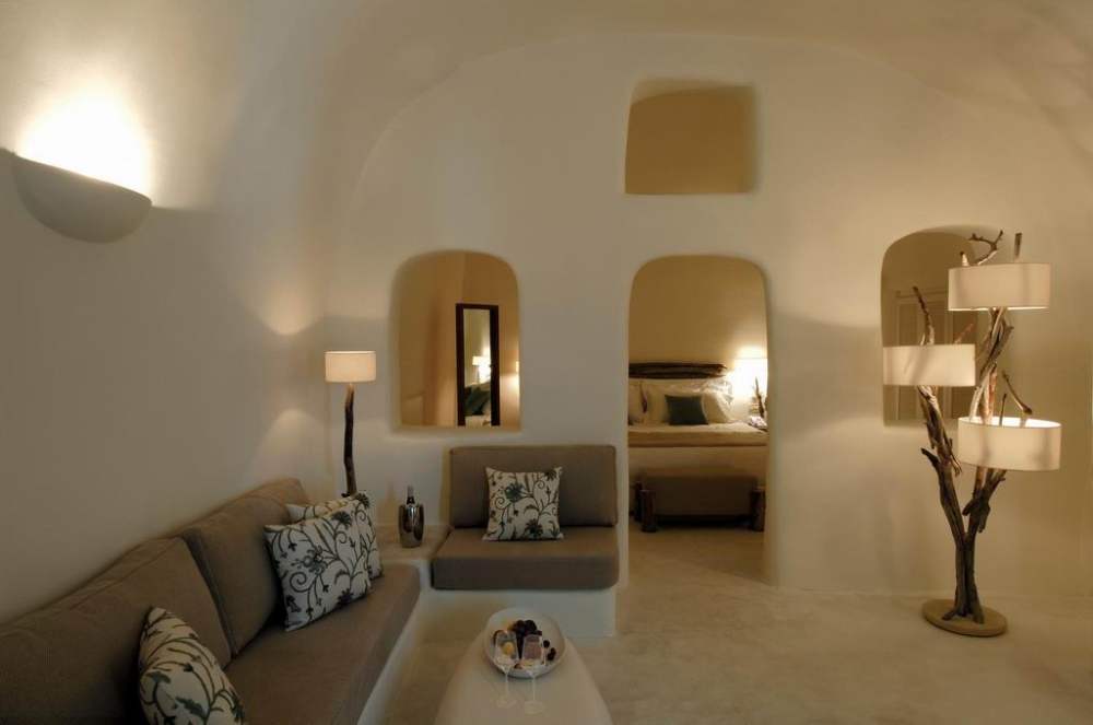 Mystique, Santorini, Santorini, Greece_调整大小 33)Mystique, Santorini—Spacious living room in Suites 拍攝者 Luxury Co.jpg