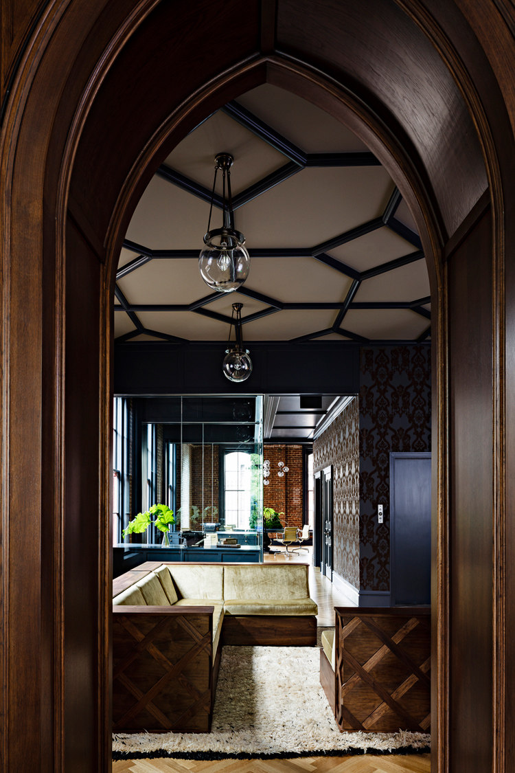 波特兰哥特式办公室设计GOTHIC OFFICE BY JESSICA HELGERSON_Yellowtrace-Gothic-Office-by-Jessica-Helgerson-Interior-Design-Portland_07.jpg