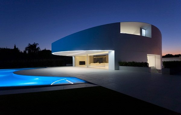 西班牙--优雅椭圆形家庭住宅_rdn_549cc9e8c3618.jpg