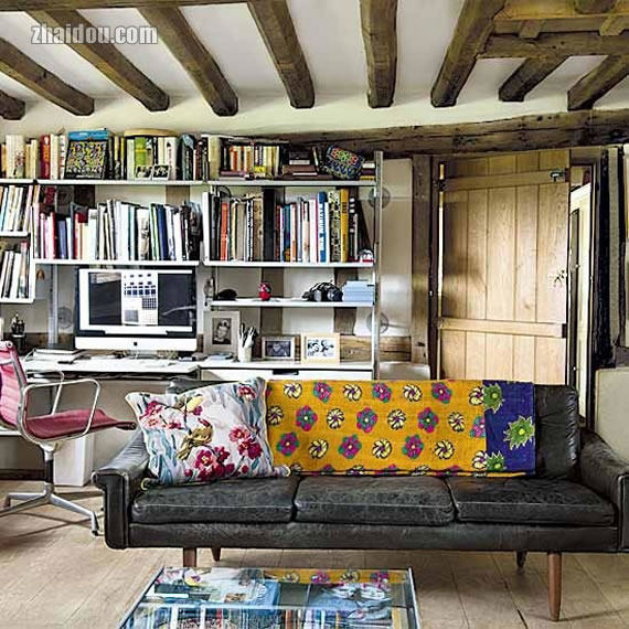英国home design杂志评选的十大客厅软装作品_006.jpg