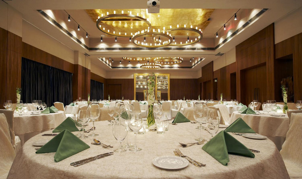 索哈纳威斯汀水疗度假酒店_9)The Westin Sohna Resort &amp;amp_ Spa—The Westin Vatika Ballroom - Banquet Setup .jpg