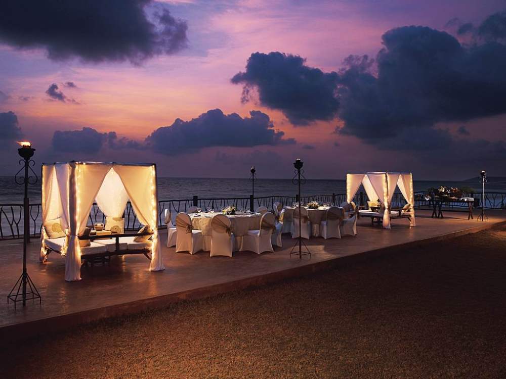 泰姬酒店----Vivanta-by-Taj---Fort-Aguada--Goa_调整大小 32728972-H1-Sunset Deck.jpg