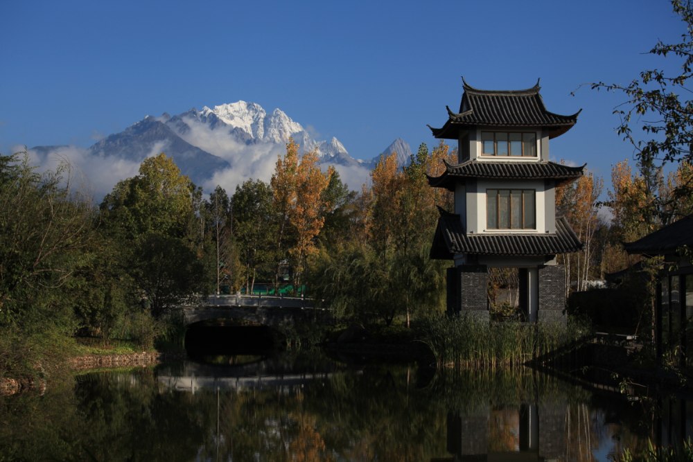 Pullman Lijiang  - snow mountain view from the Jade Dragon Square 丽江铂尔曼 - .jpg