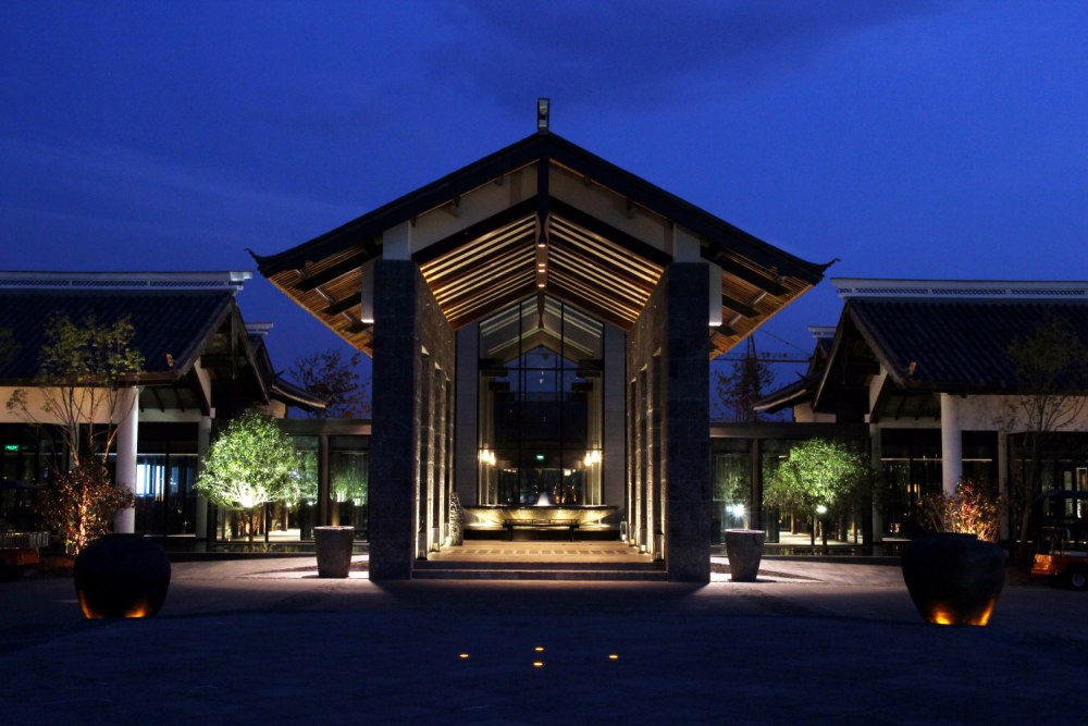 Pullman Lijiang - Lobby back entrance 丽江铂尔曼－大堂背面入口.JPG