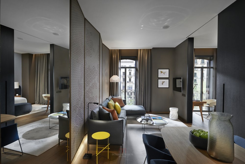 巴塞隆纳文华东方套房酒店 Mandarin Oriental Suites, Barcelona, Spain_barcelona-2014-suite-boulevard-junior-living-room (1).jpg