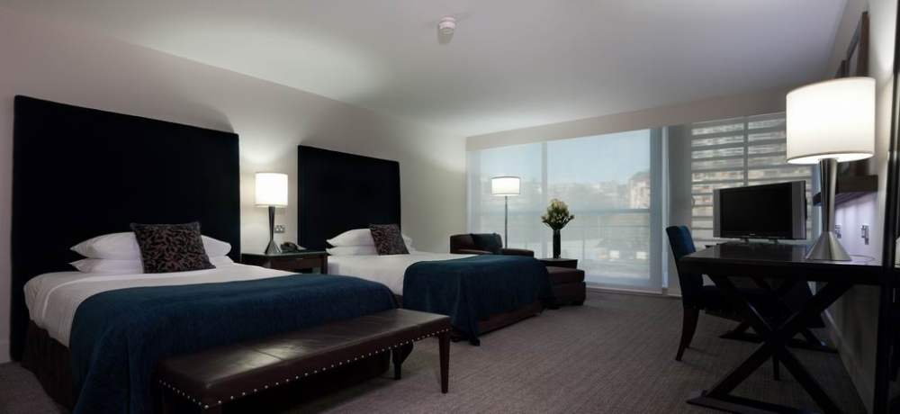 泰姬酒店---BLUE-Sydney---A-Taj-Hotel_调整大小 48401513-H1-Deluxe_Pier_View_Double_Double_Room.jpg