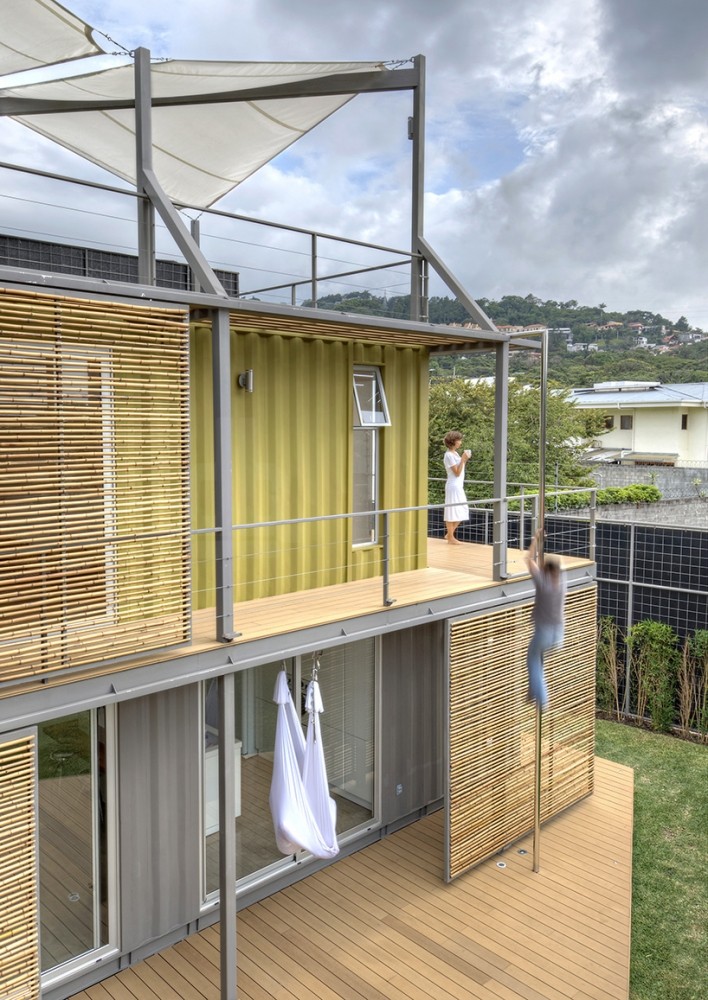 Shipping Container Home Infused With Sustainable Features_090448phj1z521u55jl51a.jpg