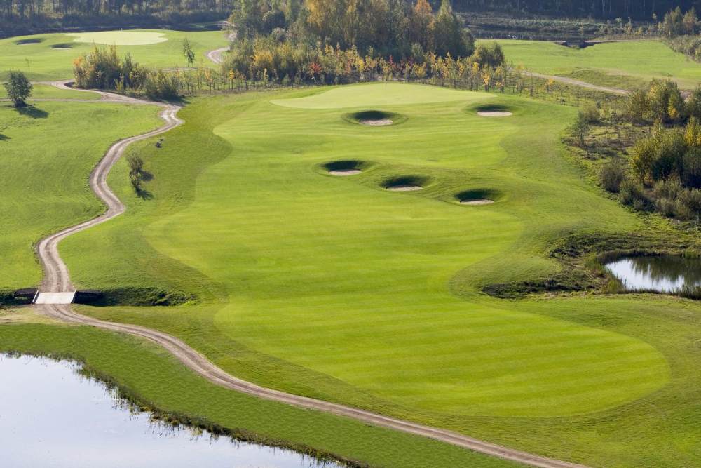 26)Le Meridien Vilnius—&amp;quot_The V club&amp;quot_ championship golf course 拍攝者.j.jpg