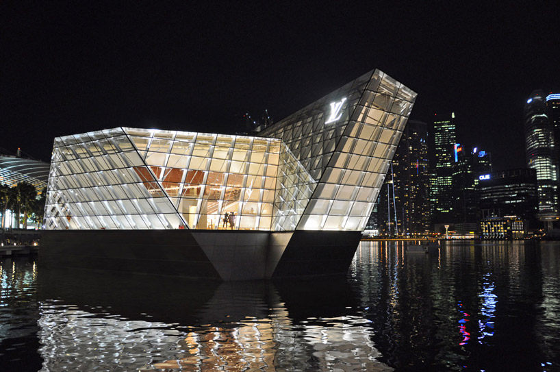 优秀建筑设计鉴赏  P2_moshe safdie   peter marino louis vuitton island maison at marina bay sands.jpg