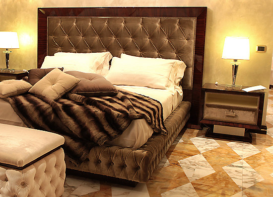 rosewood_bed_m.jpg