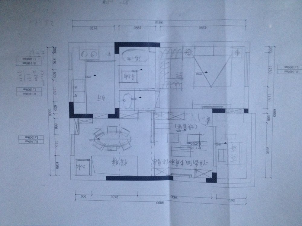 这是二楼原始图，在二楼布置餐厅厨房，有的是1900mm，剩下的是3700mm层高