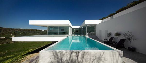 一些不错的别墅设计_葡萄牙卢什Escarpa别墅-Mario Martins (3).jpg
