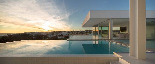 一些不错的别墅设计_葡萄牙卢什Escarpa别墅-Mario Martins (25).jpg