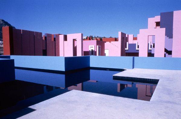 一些不错的别墅设计_西班牙红墙住宅-Ricardo Bofill (1).jpg