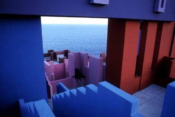 一些不错的别墅设计_西班牙红墙住宅-Ricardo Bofill (11).jpg