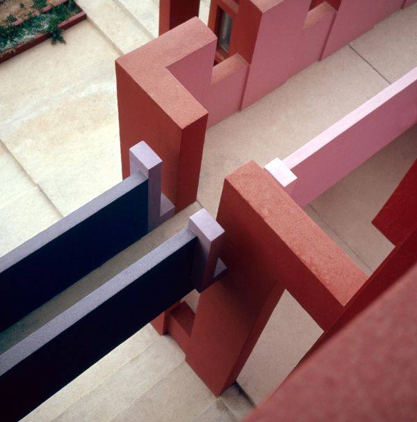 一些不错的别墅设计_西班牙红墙住宅-Ricardo Bofill (14).jpg