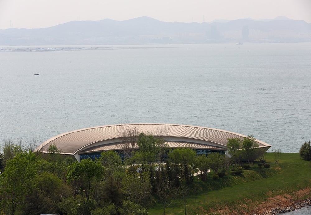 一些不错的别墅设计-续_Weihai Pavilion by Make Architects (6).jpg