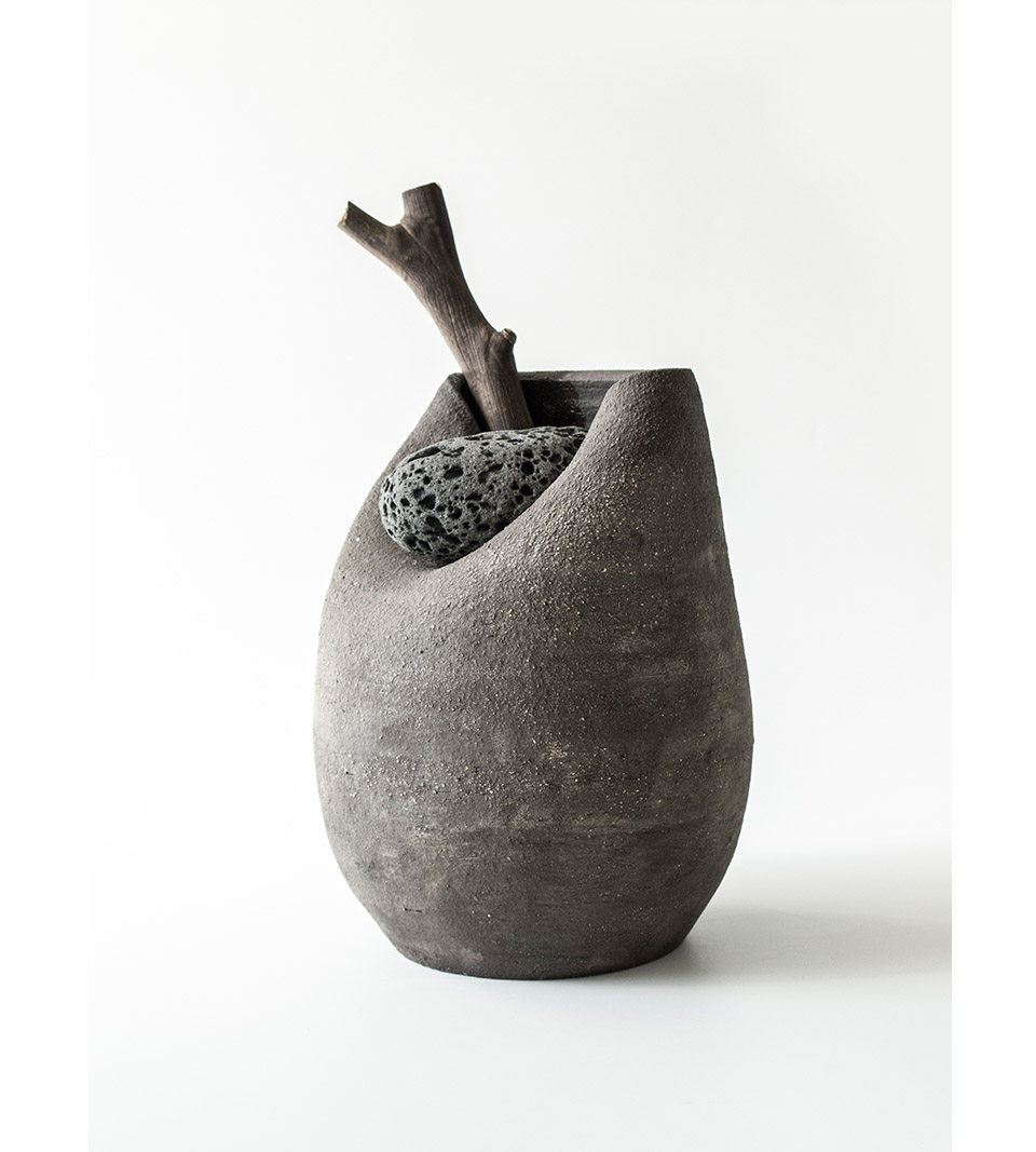 一些不错的产品设计_Vase with Stone  Martín Azúa (3).jpg