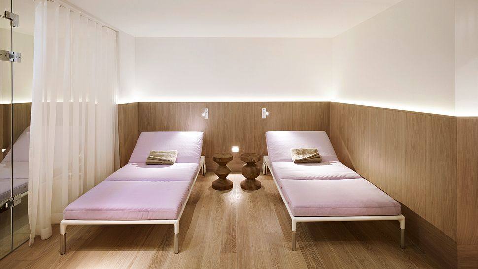 011145-25-Spa Club - Relaxing Room.jpg