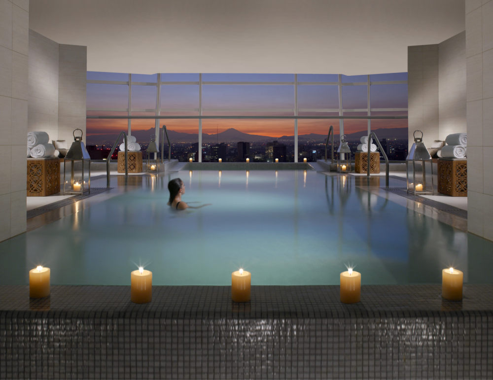 墨西哥圣瑞吉酒店_28)The St. Regis Mexico City—Remede Spa Infinity Pool - 15th Floor 拍攝者.jpg