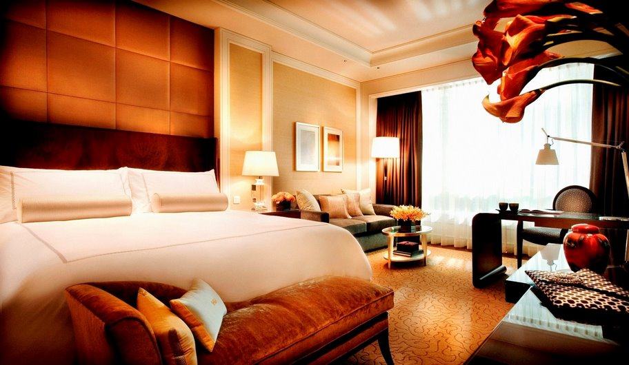 Four Seasons Macau_Four_Seasons_Hotel_Macao,_Cotai_Strip_-_guest_room_2(1Msize).jpg