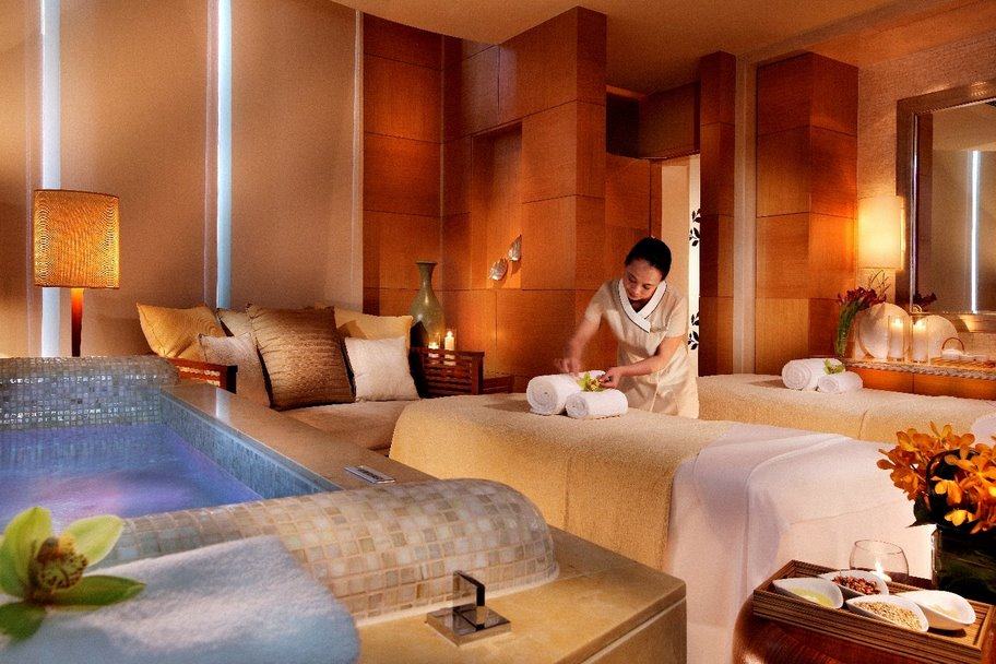 Four Seasons Macau_Spa_Treatment_Room_Talent_(1Mb).jpg