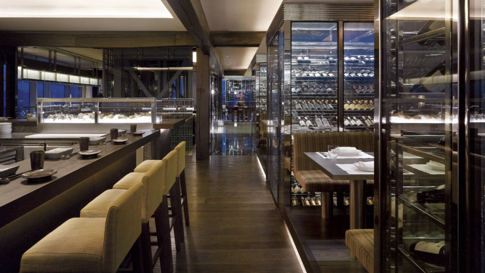 釜山柏悦酒店(高清官方摄影) Park Hyatt Busan_Park-Hyatt-Busan-Sushi-Bar-Wine-Cellar-1280x720.jpg