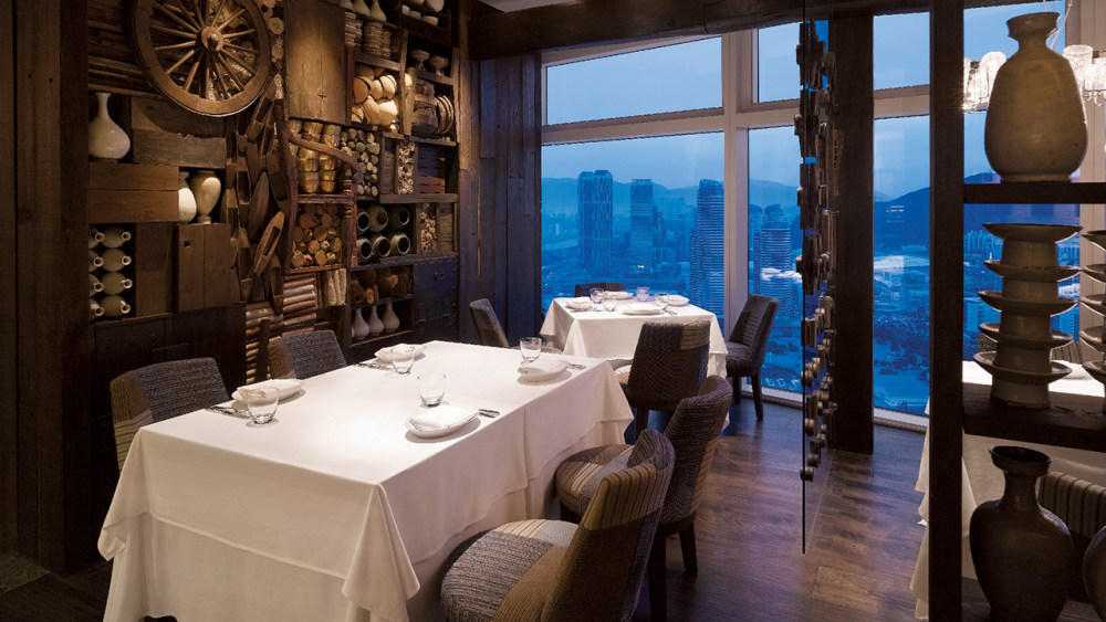 釜山柏悦酒店(高清官方摄影) Park Hyatt Busan_Park-Hyatt-Busan-Dining-Room-Dinner-Setting-1280x720.jpg