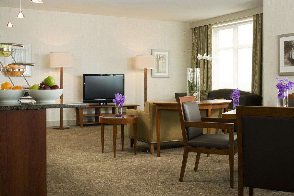 7)The Westin Lombard Yorktown Center—Westin Executive Lounge 拍攝者.jpg