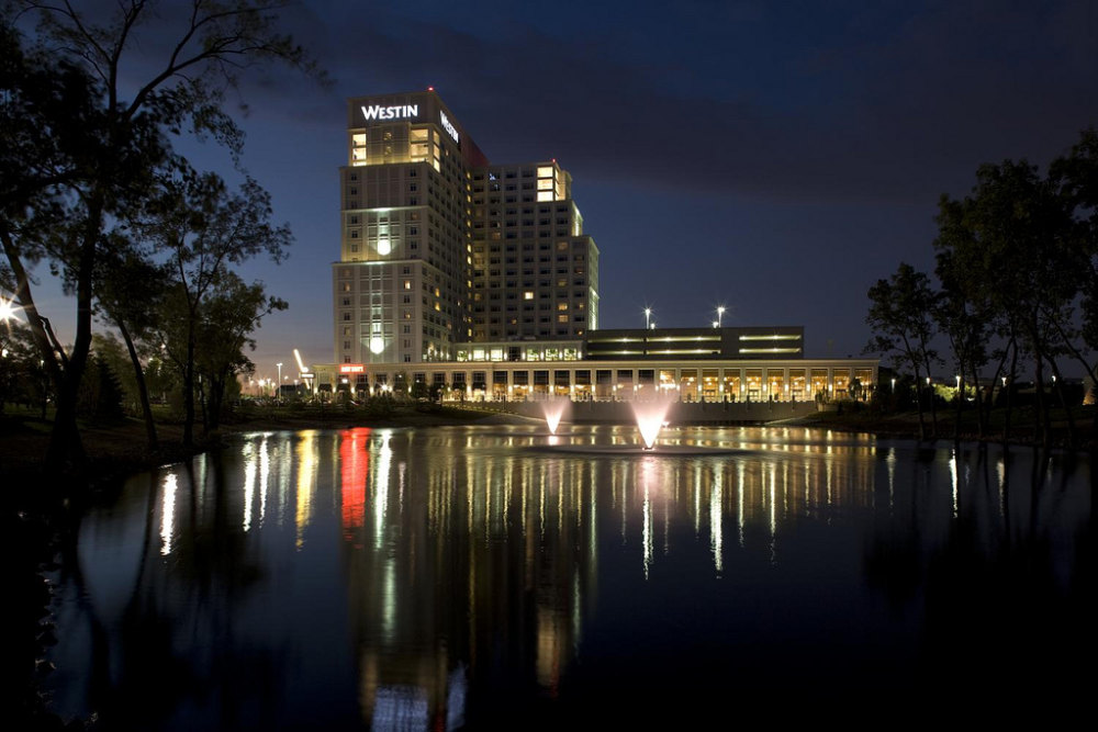 11)The Westin Lombard Yorktown Center—Exterior Night 拍攝者.jpg