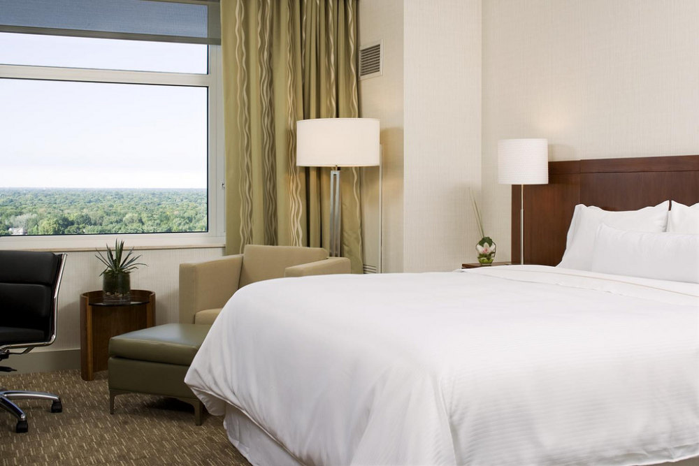 17)The Westin Lombard Yorktown Center—King Guest Room 拍攝者.jpg