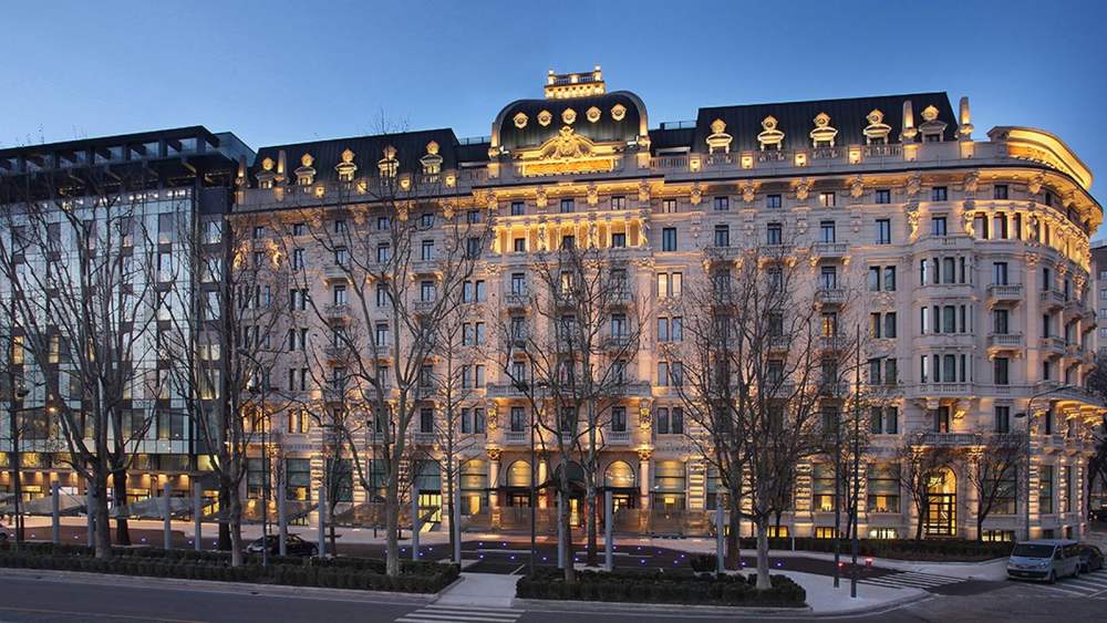 米兰加利亚易克斯尔豪华精选酒店 Excelsior Hotel Gallia Milan_Exterior-front-old-and-new-facade_Night.jpg