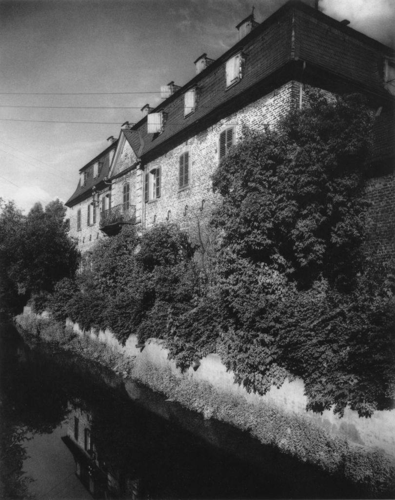 Köln - Cologne - August Sander - 449 - Wasserschloß Efferen 1920-1939.jpg
