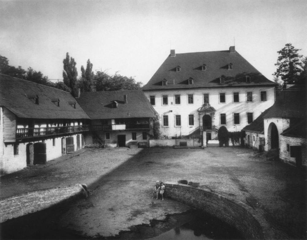 Köln - Cologne - August Sander - 450 - Rittergut Horbell vor 1934.jpg