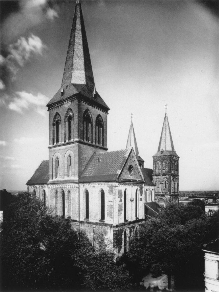 Köln - Cologne - August Sander - 083 - St. Kunibert 30er Jahre.jpg