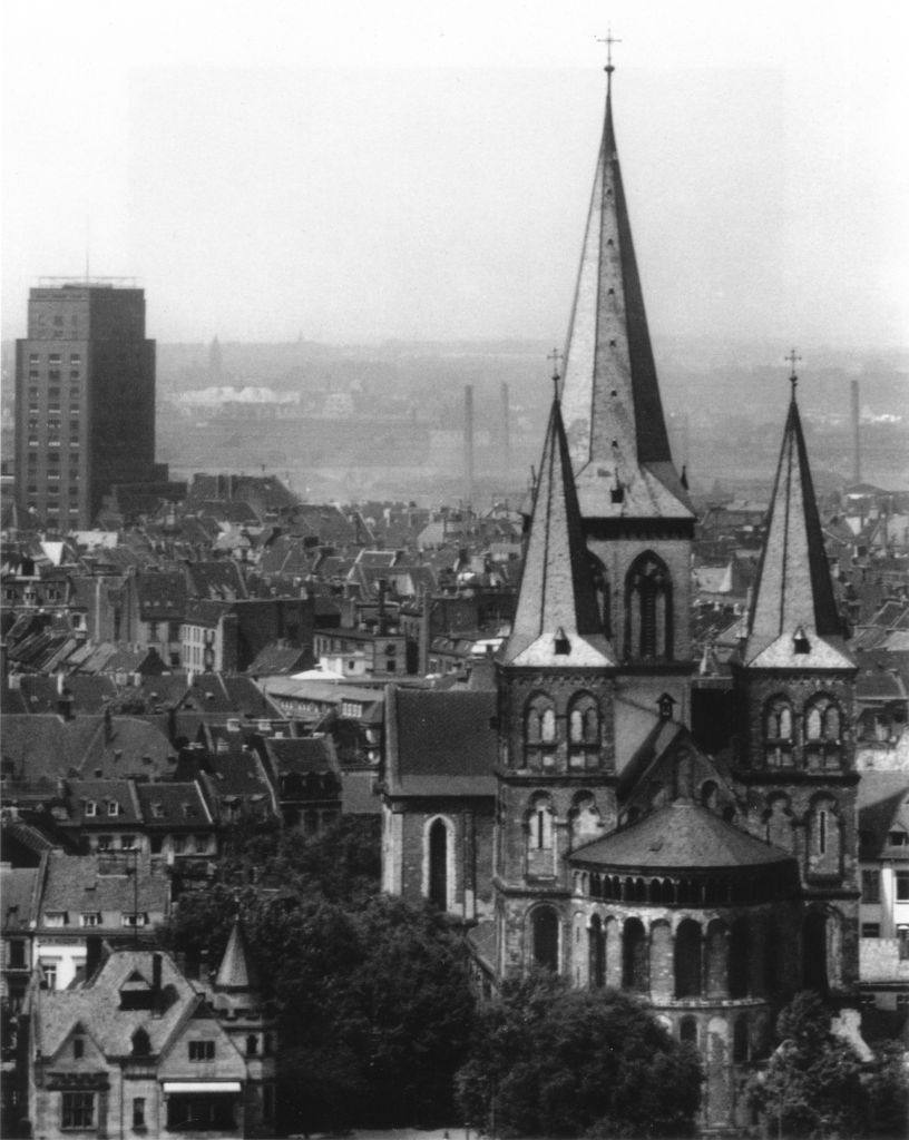 Köln - Cologne - August Sander - 084 - St. Kunibert nach 1925.jpg