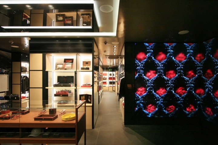 法拉利新旗舰店——米兰_Ferrari-Store-by-Massimo-Iosa-Ghini-Milan-Italy-06.jpg