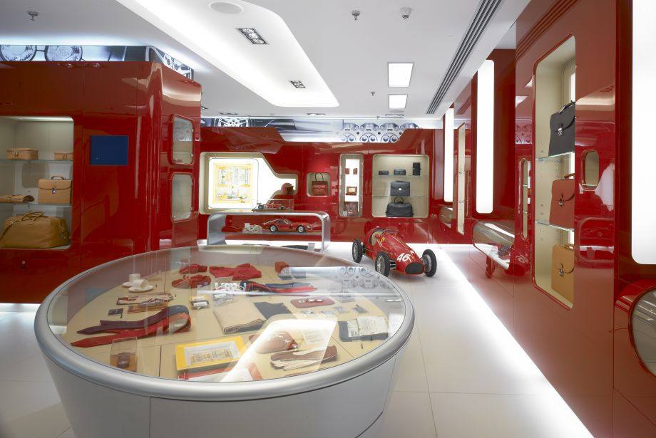 法拉利零售店_37_Ferrari Store Milano 3.jpg